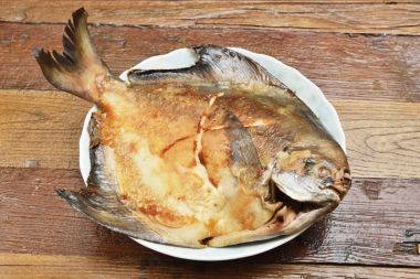 Kızarmış beyaz pomfret