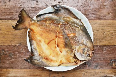 Kızarmış beyaz pomfret