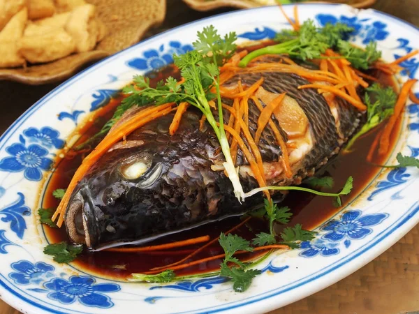 Soya soslu kızarmış balık — Stok fotoğraf