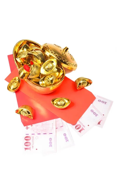 Sycee ouro chinês e envelope vermelho chinês — Fotografia de Stock