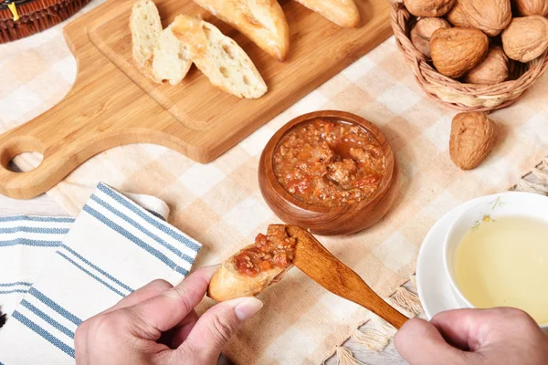 Salsa de carne de tomate con pan — Foto de Stock