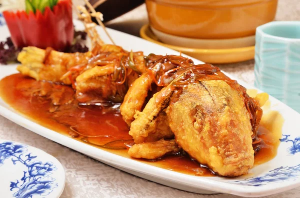 Deep-fried five sliced ingredients with sweet and sour fish — Stock Photo, Image