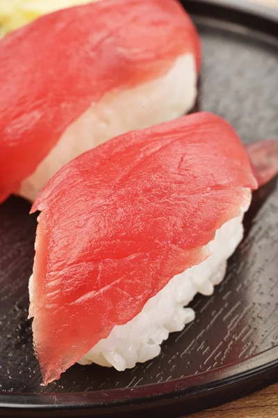 Tuna sushi - japanese food — Stock Photo, Image