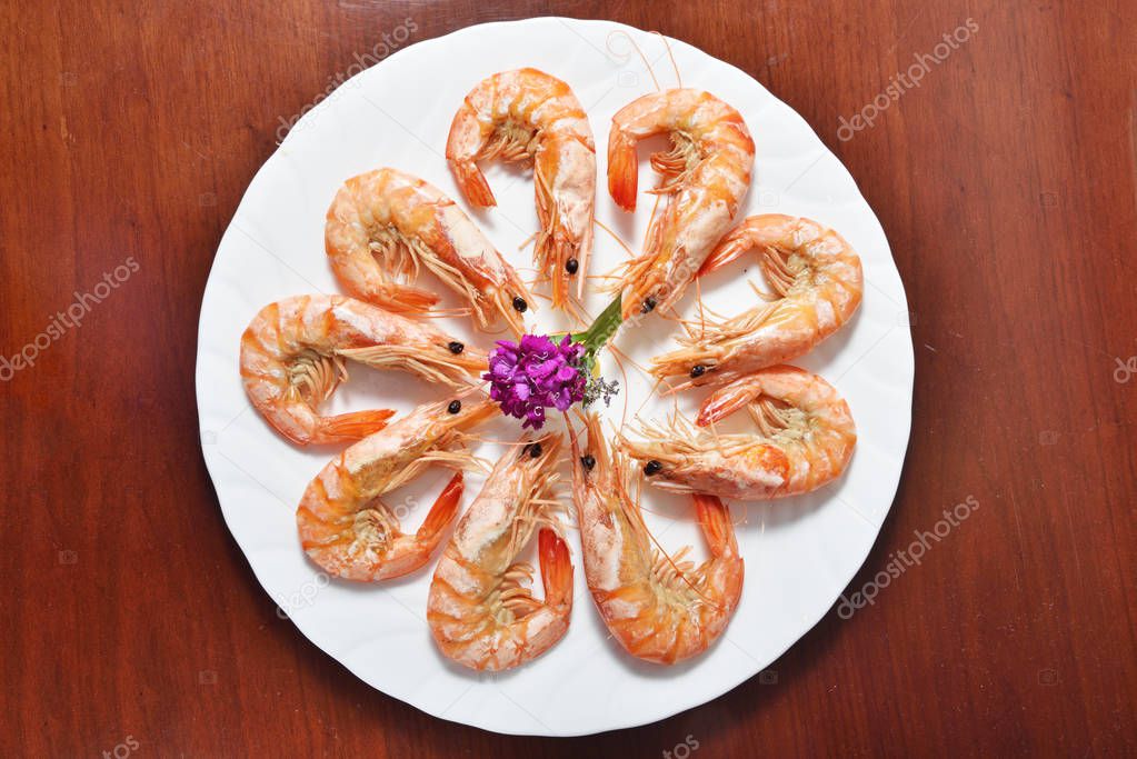 Boiled shrimps with salt
