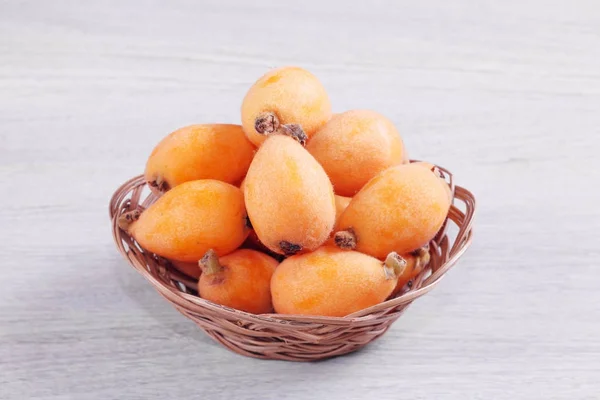 Fruta Loquat Fundo Madeira — Fotografia de Stock