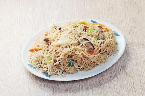 Ανακατώστε Τηγανητά Noodles Ρυζιού Λαχανικά Μανιτάρια Λάχανο Και Καρότο Στην — Φωτογραφία Αρχείου