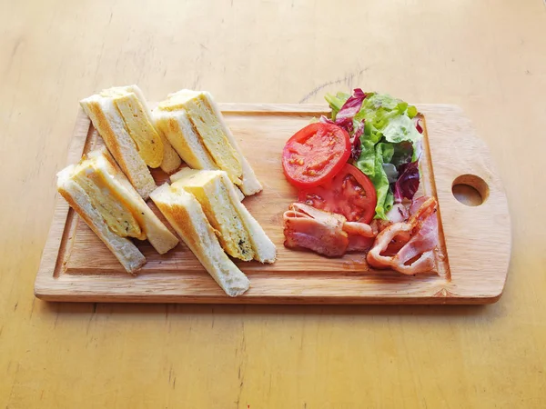 Omelette Sandwich Tomatoes Salad Bacon Wooden Board — Stock Photo, Image