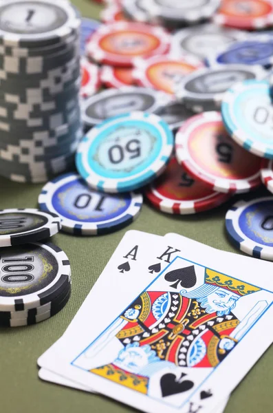 Karty Čipy Pro Poker Zeleném Stole — Stock fotografie