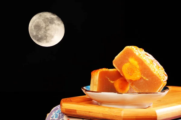 stock image White lotus seed paste mooncake with egg yolk over moon background