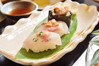 Lezzetli Japon yiyecek - fener balık suşi