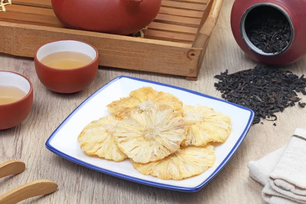 Dried Pineapple Wooden Table — Stock Photo, Image