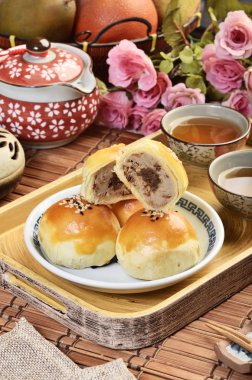  Mor taro yapıştırın kıyılmış domuz eti sosu moon ile pasta, Çin orta Sonbahar Festivali gıda.   