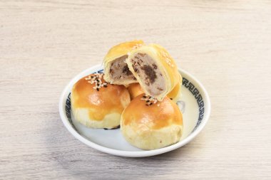  Mor taro yapıştırın kıyılmış domuz eti sosu moon ile pasta, Çin orta Sonbahar Festivali gıda.   