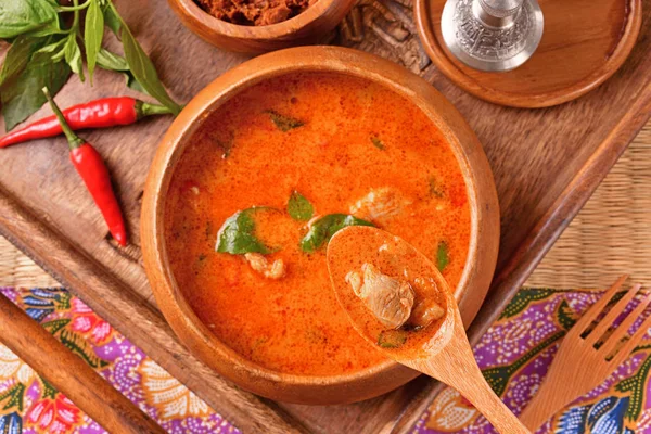 Curry Pollo Rojo Tailandés Tazón Madera —  Fotos de Stock