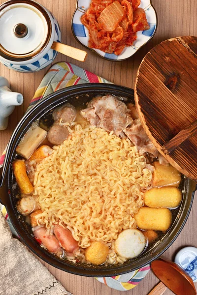 Корейская Еда Budae Jigae Горячий Горшок — стоковое фото