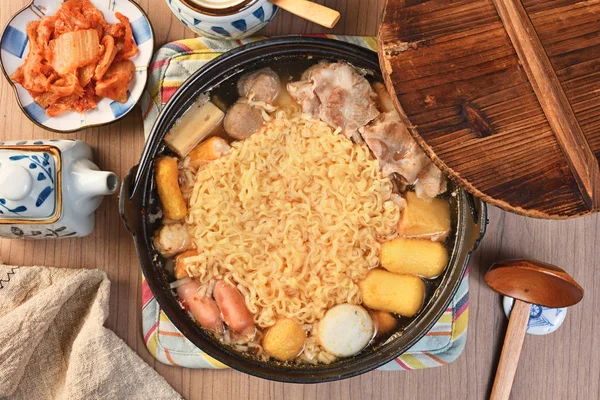 Koreanisches Essen Budae Jjigae Hot Pot — Stockfoto