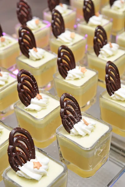 Köstliche Avocado Mango Mousse Kuchen Buffet Ecke — Stockfoto