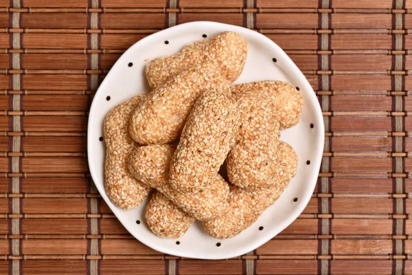 Ma Lao(Sesame rice crispy) is a Taiwanese traditional pastry, which is made of taro flour and glutinous rice flour.