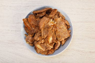 Wuxi tarzı domuz pirzolası popüler bir Çin yemeği.