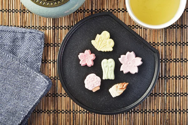 トレイ上の日本のカラフルな砂糖菓子 — ストック写真