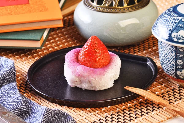 Fragola Daifuku Vassoio Nero — Foto Stock