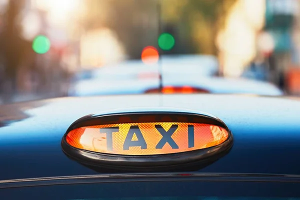 Taxi-auto's op straat — Stockfoto