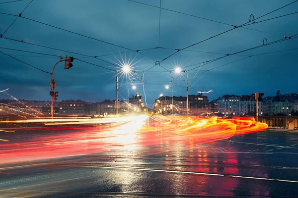 Lichte paden in de stad — Stockfoto