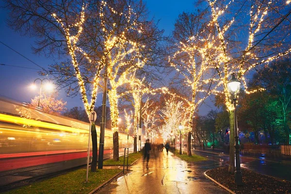 Decorazione natalizia in strada — Foto Stock