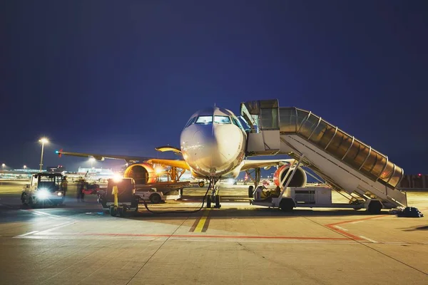 Luchthaven in de nacht — Stockfoto