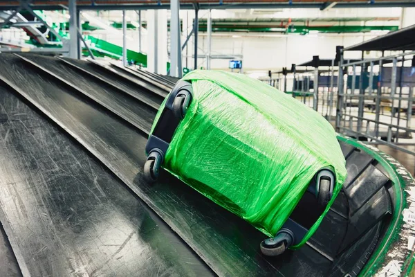 Baggage on conveyor belt — Stock Photo, Image