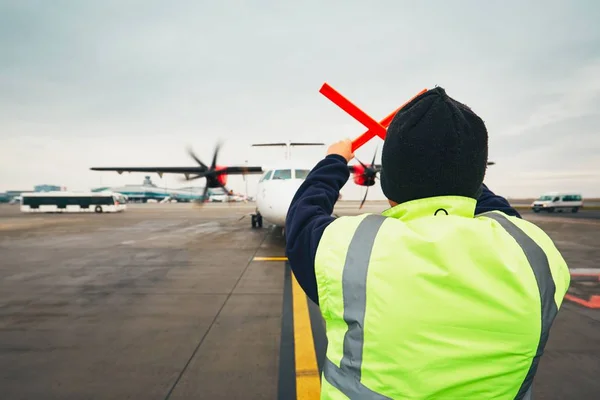 Navigation of the airplane at the airport — Stock Photo, Image