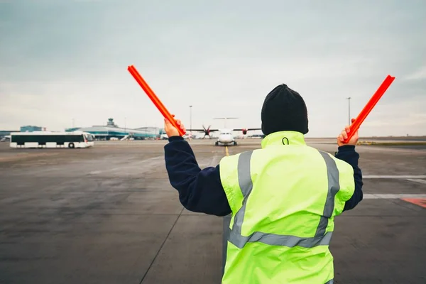 Navigáció a repülőgép a repülőtér — Stock Fotó