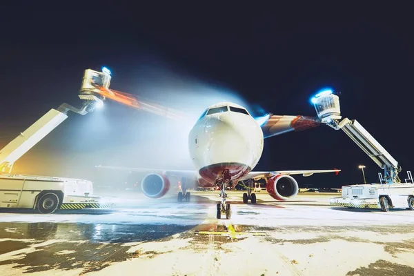 Deicing of the airplane — Stock Photo, Image