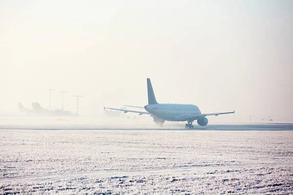 Flughafen im Winter — Stockfoto