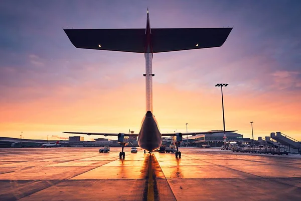 Aeropuerto al amanecer — Foto de Stock