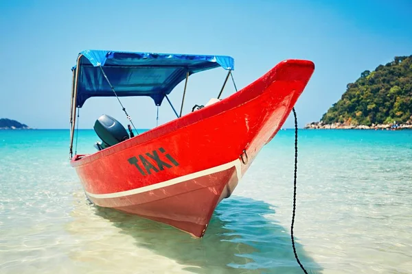 Taxi in barca sulla spiaggia — Foto Stock
