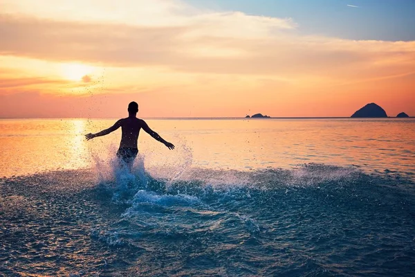 Man running into the sea — Stock Photo, Image