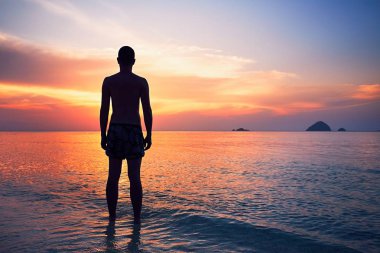 Tefekkür tropikal plaj