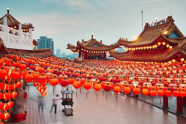 Kinesiskt tempel i Kuala Lumpur — Stockfoto