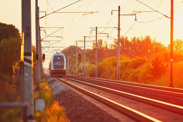 Şaşırtıcı günbatımı, demiryolu — Stok fotoğraf