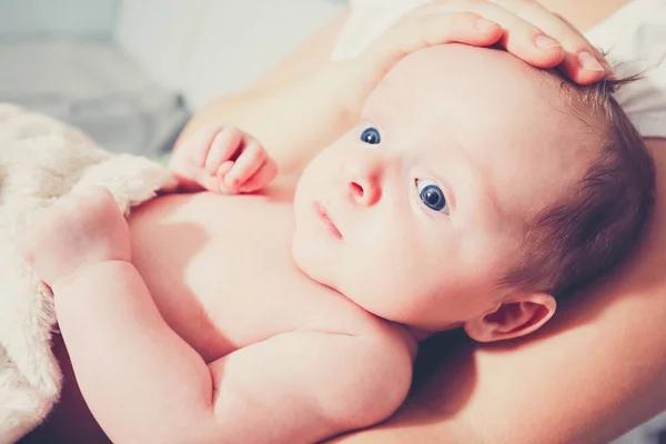 Touch of the motherhood — Stock Photo, Image