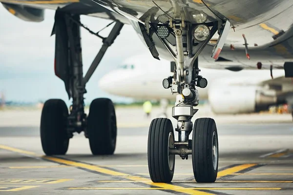 Wheels of the airplane — Stock Photo, Image