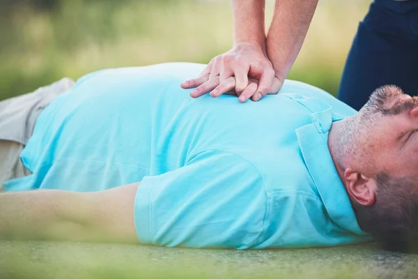 Resuscitation on the road — Stock Photo, Image