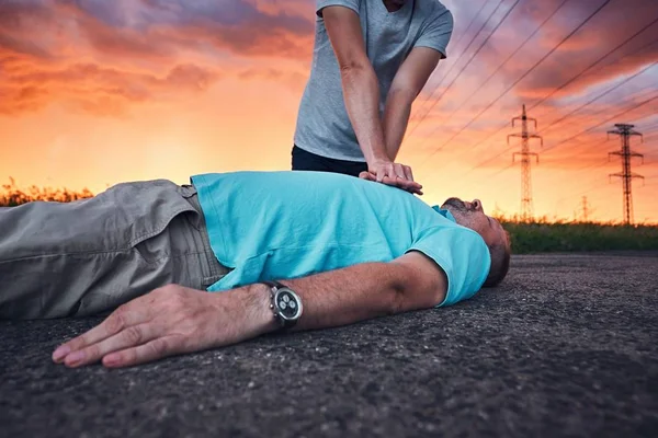 Dramatische reanimatie tijdens storm — Stockfoto