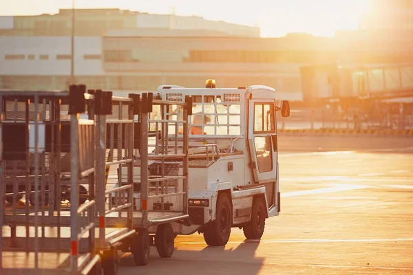 Sunrise at the airport — Stock Photo, Image