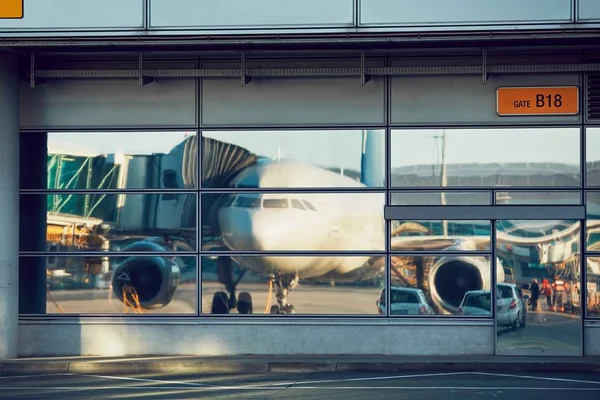 Airport reflections during sunny day — Stock Photo, Image