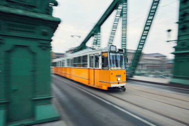 hareket halinde tramvay