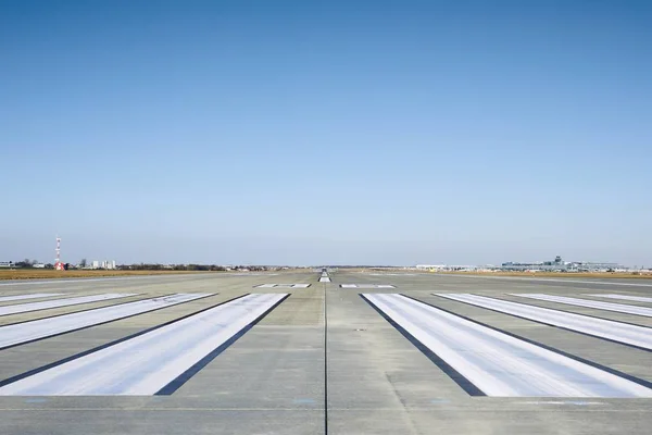 Ytnivå av flygplatsens landningsbana — Stockfoto