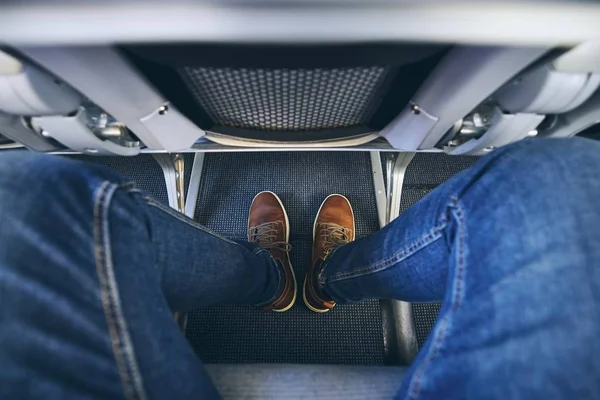 Espacio para las piernas entre asientos en el avión — Foto de Stock