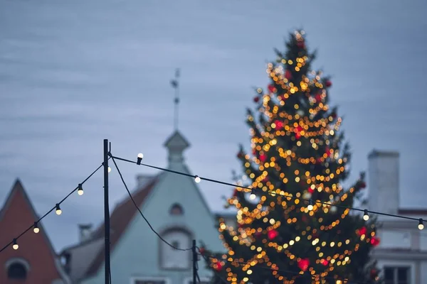 Decoración de Navidad en la ciudad vieja — Foto de Stock